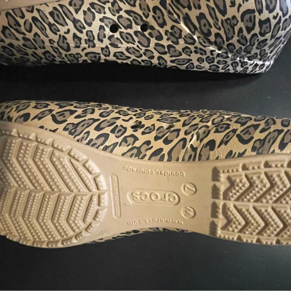 Crocs Leopard Print Black Cap Round Toe Size 7 - Picture 8 of 11